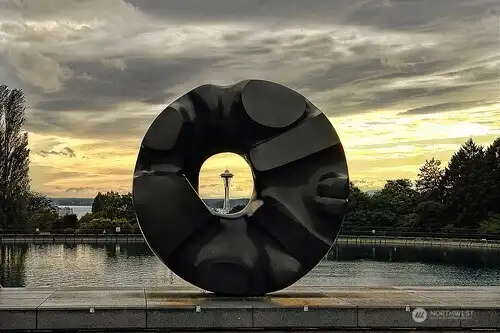 Volunteer Park is a gem in the neighborhood.