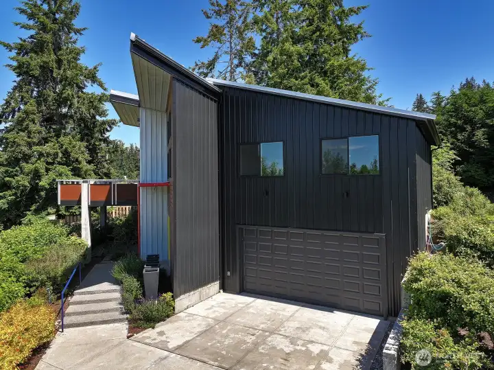 Low maintenance exterior and no fuss yard. Low maintenance exterior and no fuss yard.
