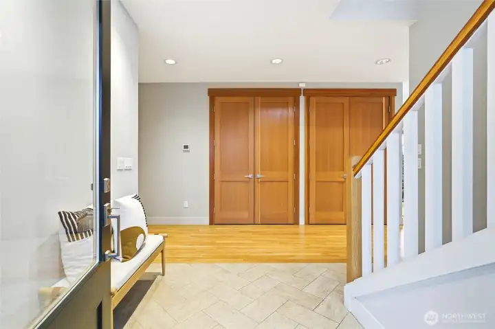 Front entry off the veranda; ceramic tile; beautiful and beach proof!