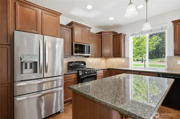 Create to your heart's content in this beautiful kitchen!