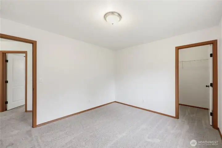 The 2nd bedroom.