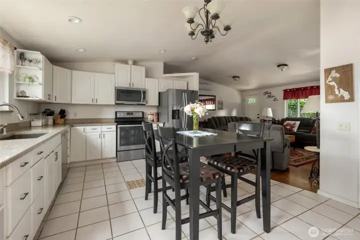 Plenty of cabinets and counter space. Plenty of cabinets and counter space.