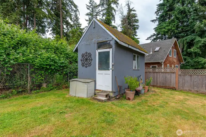 Garden or toy shed. Garden or toy shed.