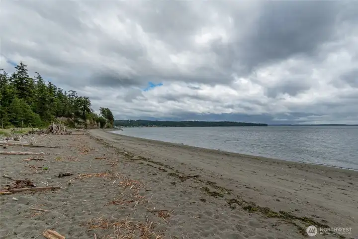 White sands of Mutiny Bay. White sands of Mutiny Bay.
