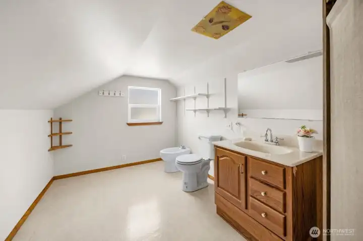 Upper Bathroom Upper Bathroom