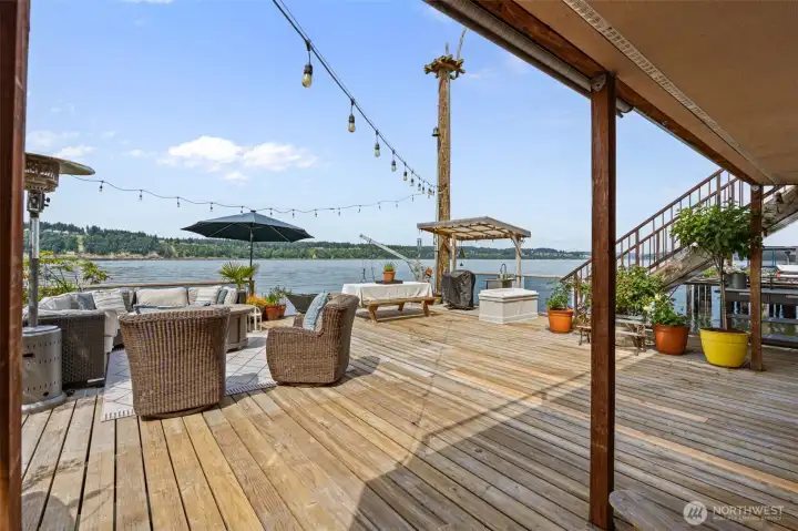 Deck and Boat Lift  Main Floor  15 Salmon Beach  Tacoma, WA 98407