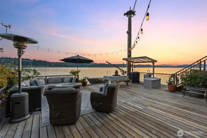 Deck   15 Salmon Beach  Tacoma, WA 98407