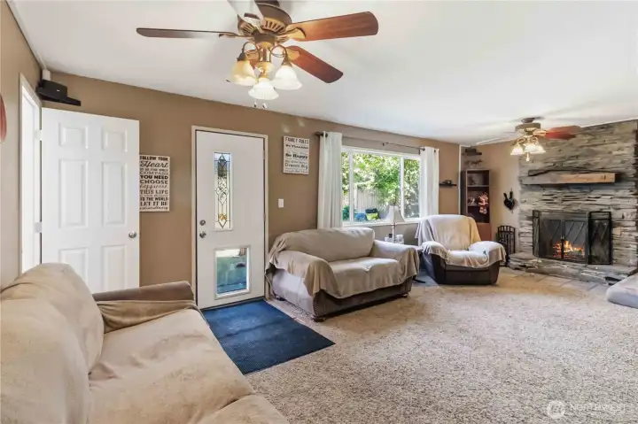 Looking into the living room from Family Room. Door opens onto back deck covered by included gazibo! Looking into the living room from Family Room. Door opens onto back deck covered by included gazibo!