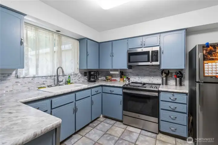 Recently remodeled kitchen, All stainless steel appliances stay! Recently remodeled kitchen, All stainless steel appliances stay!