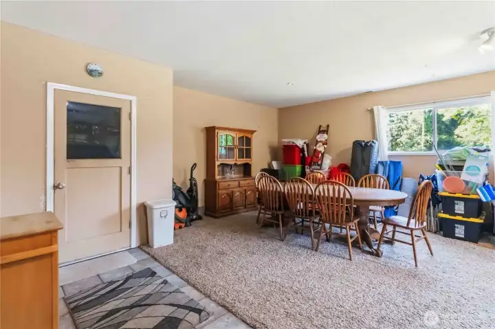 Large family / bonus room. Large family / bonus room.