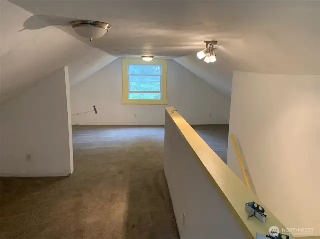 Large loft upstairs