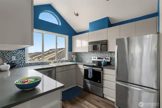 Vaulted ceiling in the kitchen