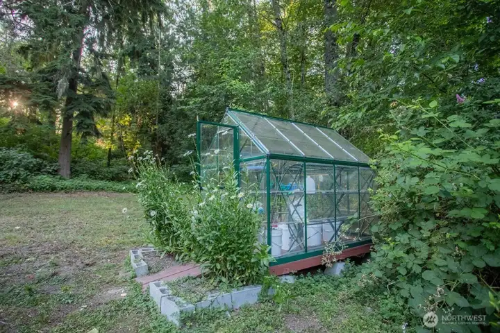 Garden area with Green House