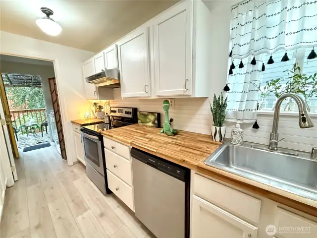 Stainless steel appliances all stay
