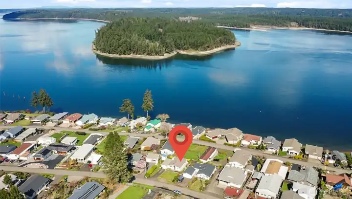 Take your kayak to Hope Island