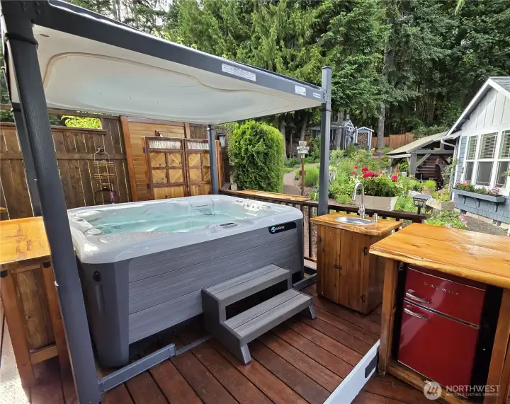 Resort Style Power lift cover over Spa, Sink Refrigerator and shower.