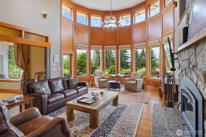 Rotunda - Bright and sunny home with SW exposure Rotunda - Bright and sunny home with SW exposure