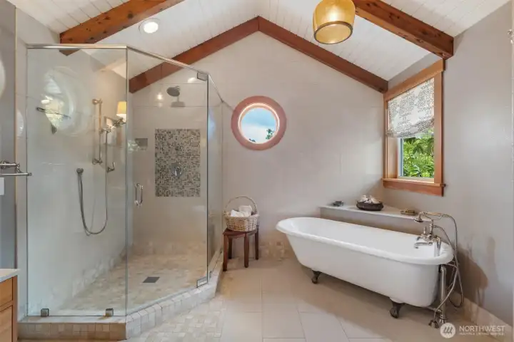 Claw foot tub, heated floor Claw foot tub, heated floor