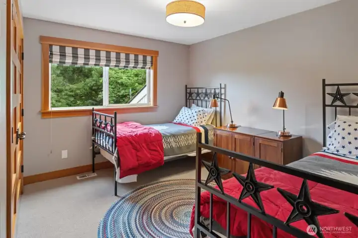 Upstairs BR ll Upstairs BR ll