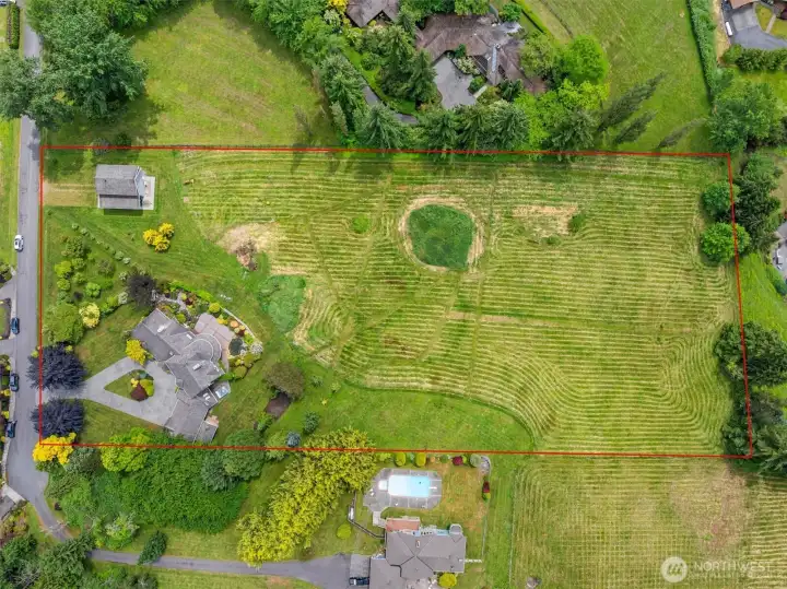 Photographer estimate of approximate lot lines only Photographer estimate of approximate lot lines only