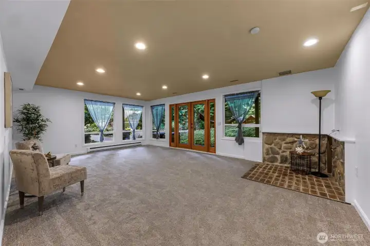 Large downstairs rec room.