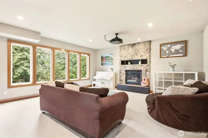 Fully finished basement with 10ft ceilings offers an entire second living, dining, kitchen, bedroom and bathroom. Fully finished basement with 10ft ceilings offers an entire second living, dining, kitchen, bedroom and bathroom.