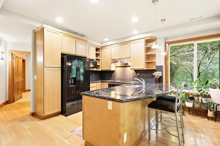 Full kitchen on lower level. Full kitchen on lower level.