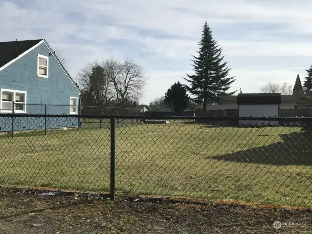 14,079 sf of easily accessible flat building lots. 22' easement to this private, downtown Puyallup site close to Spinning Elem.