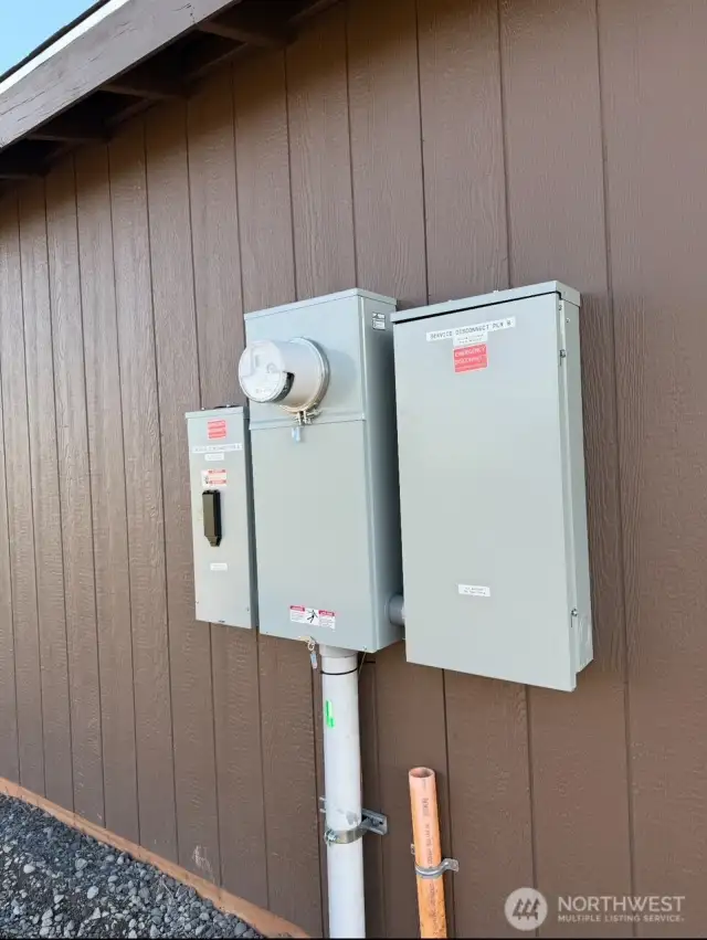 400 amp service with meter installed