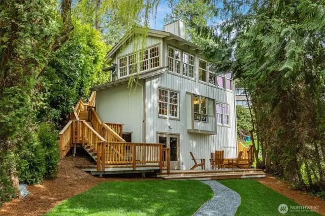 Custom built home, remodeled top to bottom in 2005