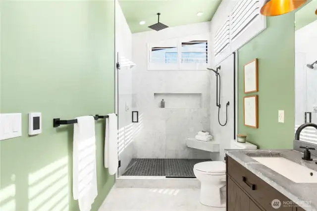 Gorgeous spa-like bath. Enjoy.
