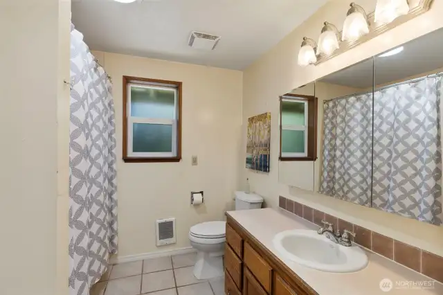 Upstair Full Bath