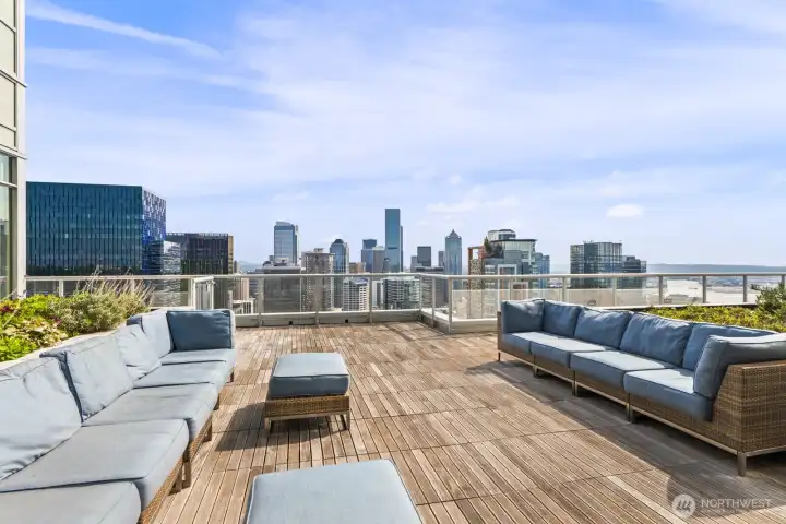 Take in stunning city, sound & mountain landscapes from every direction a top of the Sky Retreats.