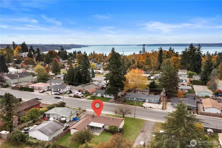 Close to Saltwater State Park, shopping, schools and light rail (coming soon)!