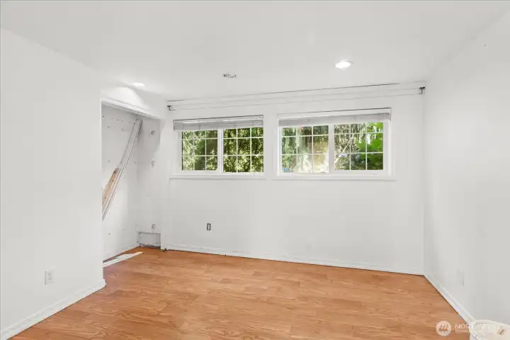 DADU Main-level bedroom with adjacent full bath
