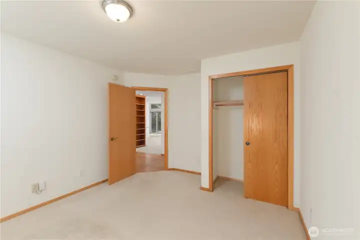 Secondary bedroom suitable for guests, office, or hobby room