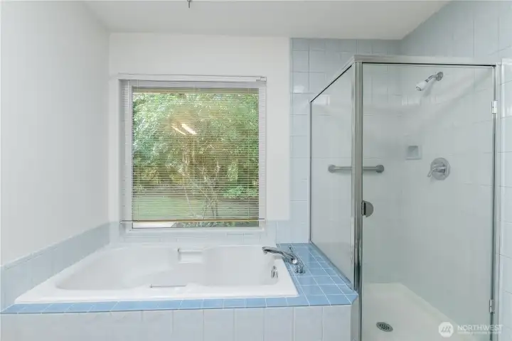 Full bathroom with tub/shower combination
