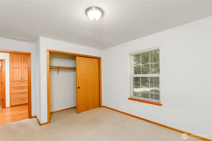 Bedroom space suitable for guests or home office