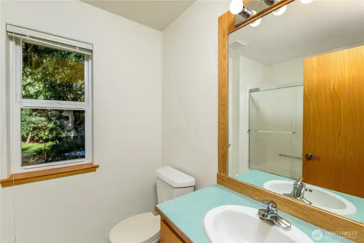 Bathroom with clean finishes and functional design
