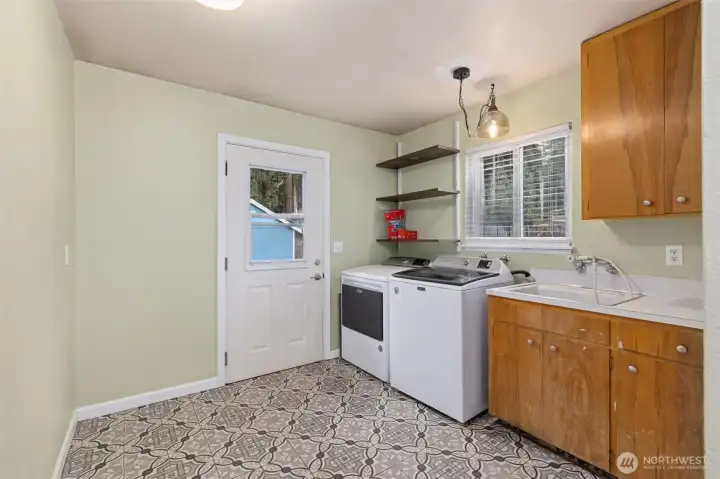 Upstairs mudroom/laundry room