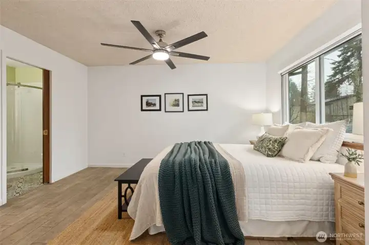 Upstairs 1st primary bedroom