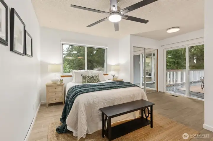 Upstairs 1st primary bedroom