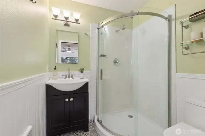 Upstairs 1st primary bathroom