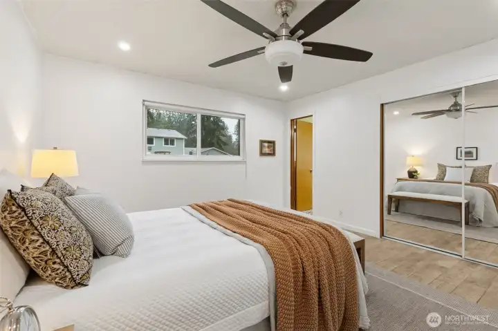 Upstairs 2nd Primary bedroom