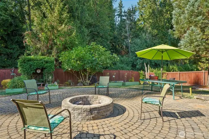 Outdoor Fire Pit & Raised Garden Beds