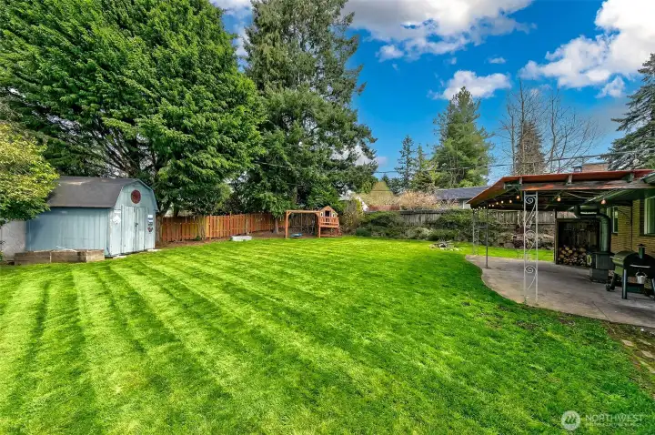 Private Backyard w/ Lg Outbuilding