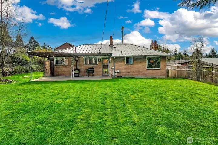 Huge Covered Patio w/ Fireplace