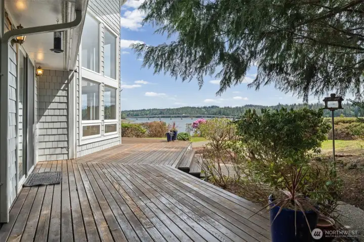 Expansive decks