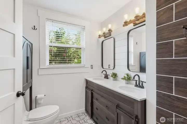 Primary full bathroom w/ tub & shower