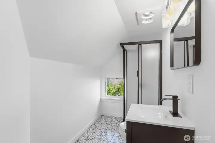 Upstairs bathroom w/ shower